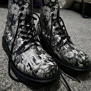DR MARTENS Floral Paint Slick Black and White Size 8